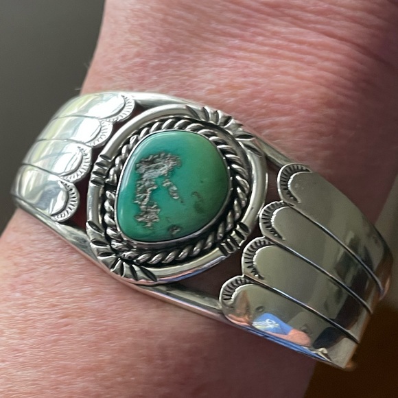 Native American High Grade Turquoise Sterling Cuff Bracelet 26g - Picture 9 of 12
